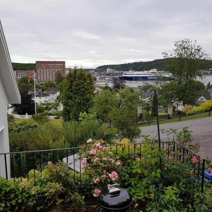 Lys Og Lettstelt Leilighet Med Utsikt Over Byen Apartment ซานเดฟยอร์ด ภายนอก รูปภาพ